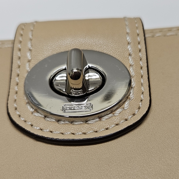 NWOT Coach Wallet - Picture 12 of 12